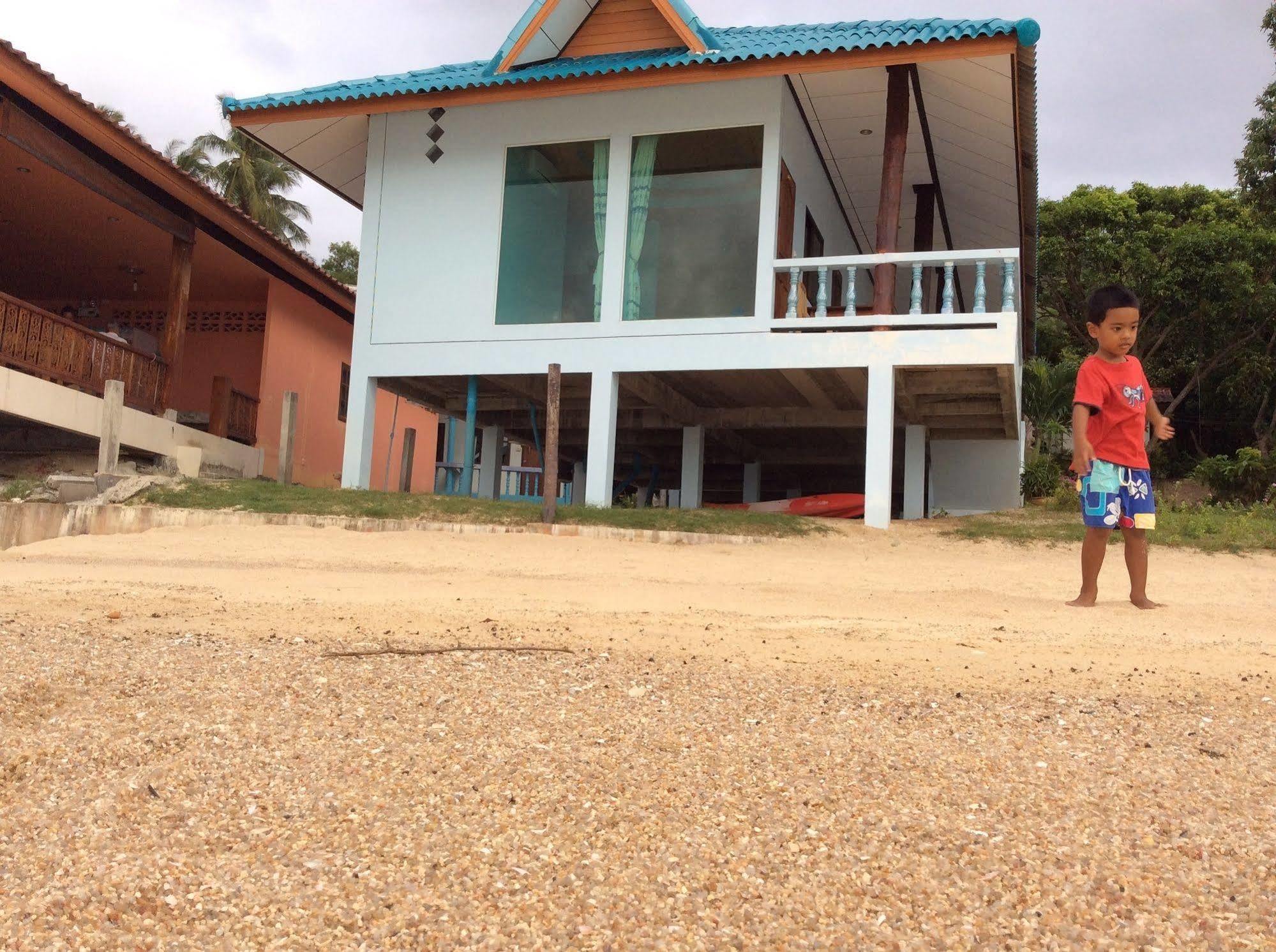 太阳海度假酒店 Baan Khai 外观 照片